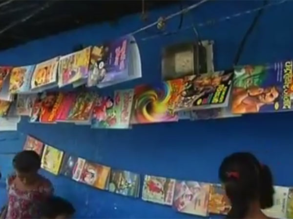 9-Year-Old Girl Runs Library To Educate Others In Her Slum 9-Year-Old Girl Runs Library To Educate Others In Her Slum