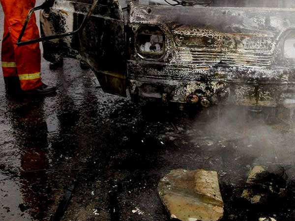 Deadly bomb blast hits bus in Pakistan Deadly bomb blast hits bus in Pakistan
