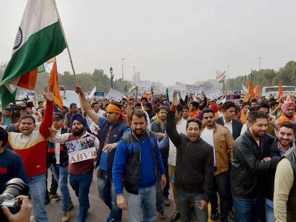 JNU row: 'Outsiders' raised Pakistan Zindabad slogans, says internal committee JNU row: 'Outsiders' raised Pakistan Zindabad slogans, says internal committee