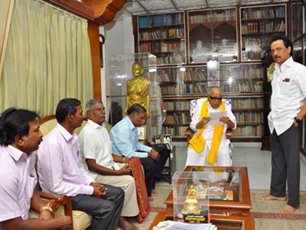 DSP Vishnupriya's father meets Karunanidhi DSP Vishnupriya's father meets Karunanidhi