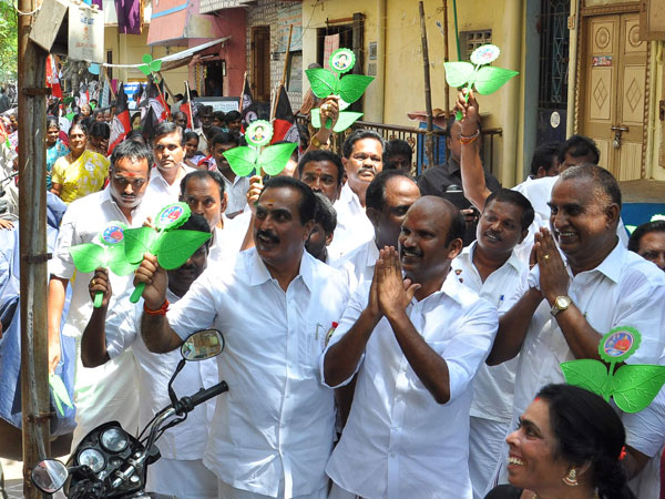 அதிமுகவும் மும்முரம்