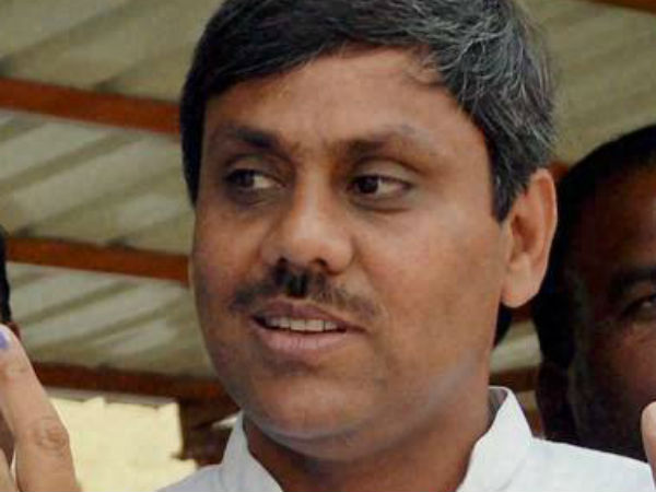 உத்தரகாண்ட் காங். ஆட்சியை கவிழ்க்க முயற்சி- மாஜி முதல்வர் மகன் சாகேத் பகுகுணா அதிரடி டிஸ்மிஸ்