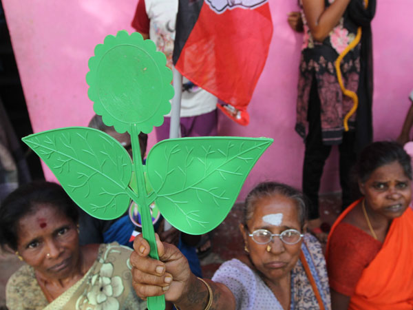 அதிமுக தரப்பில் ஆலோசனை