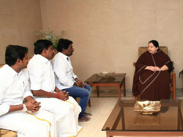 Actor Karunas supports AIADMK Actor Karunas supports AIADMK