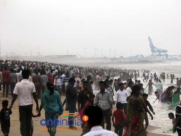அலைமோதும் கூட்டம்