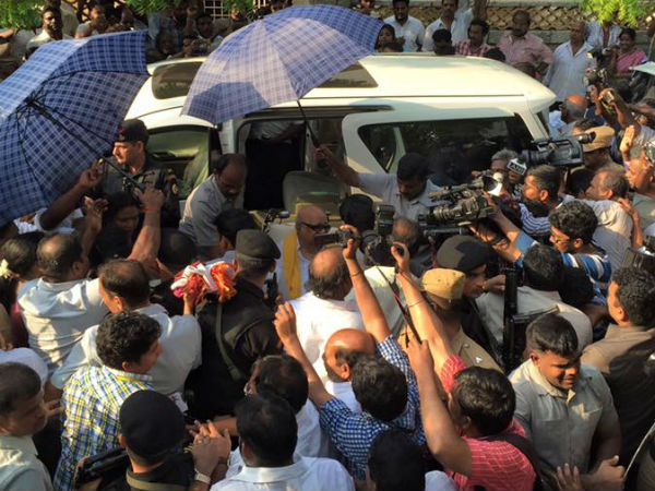 Karunanidhi to begin his campaign today Karunanidhi to begin his campaign today