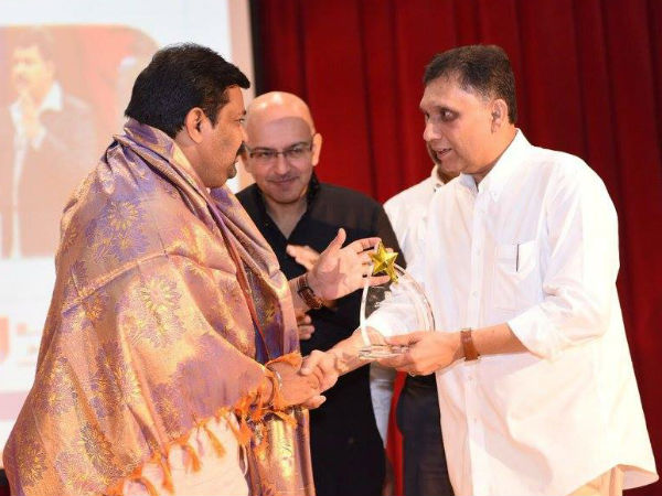 Neeya Naana Gopinath's Manathil Uruthi Vendum programme in Singapore Neeya Naana Gopinath's Manathil Uruthi Vendum programme in Singapore