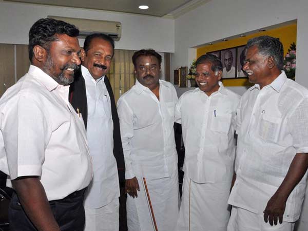 முதல் அணி