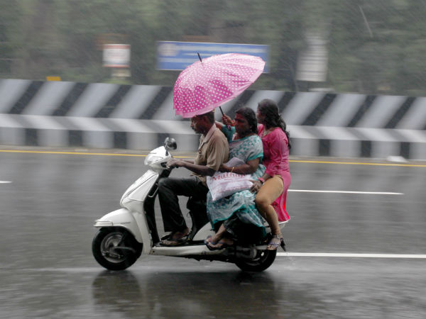 Heavy rain reported near Chennai Heavy rain reported near Chennai