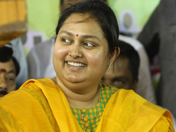 கருணாநிதி குடும்பத்திற்கே தனி சிறை வேண்டுமே: நடிகை விந்தியா நக்கல் ...