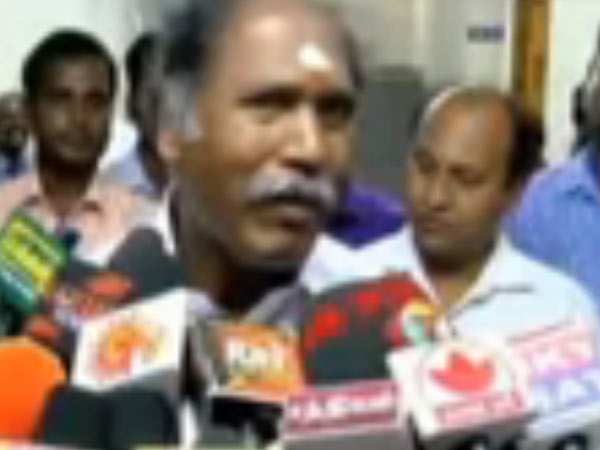 ஜெயலலிதா தடுக்கிறார்