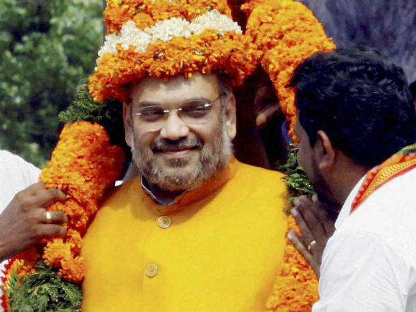 Amit Shah takes holy dip alongside Dalit sadhus at Kumbh Amit Shah takes holy dip alongside Dalit sadhus at Kumbh