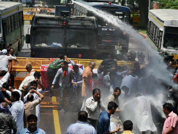 BJP protest outside Sonia Residence on Batla encounter issue BJP protest outside Sonia Residence on Batla encounter issue