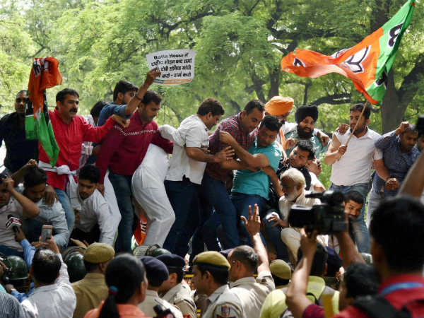 BJP protest outside Sonia Residence on Batla encounter issue BJP protest outside Sonia Residence on Batla encounter issue