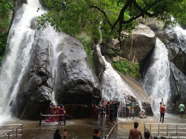 குவியும் பயணிகள்