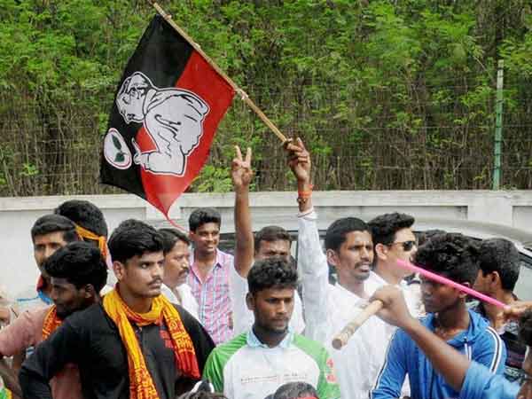 சொற்ப வித்தியாசத்தில்