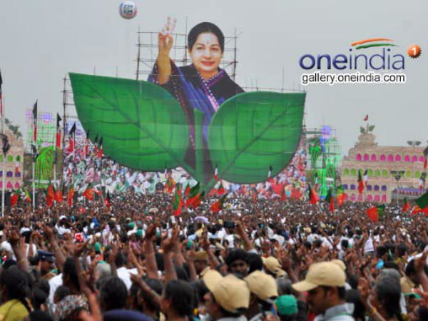 அதிமுகவுக்கு ஆதரவால் சர்ச்சை