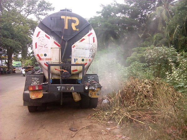 Acid leakage from lorry Acid leakage from lorry