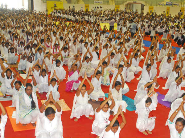 பிரம்மாண்ட யோகா பயிற்சி