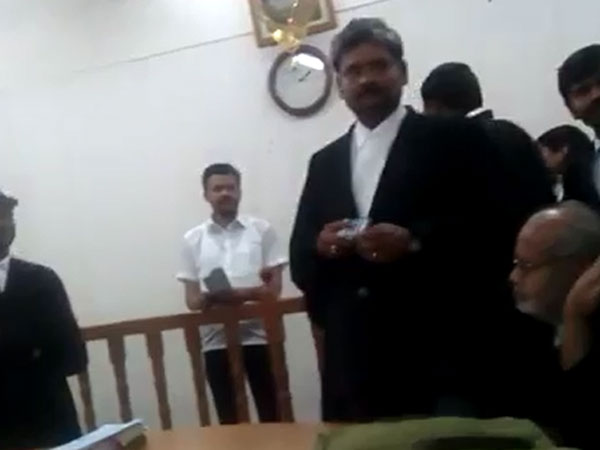 உயர்நீதிமன்றம் உத்தரவு