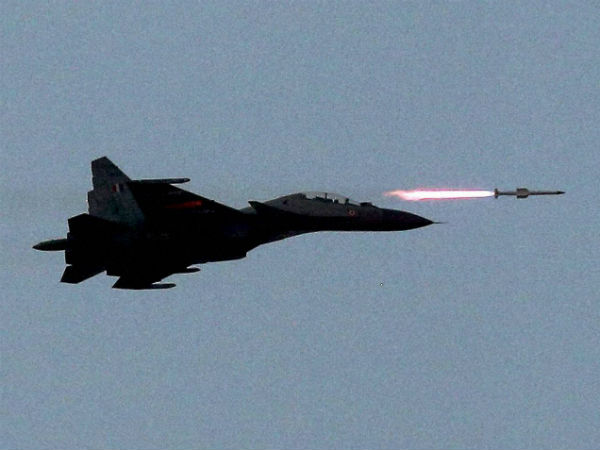 Fighter jet Su-30 flies with BrahMos missile for first time Fighter jet Su-30 flies with BrahMos missile for first time