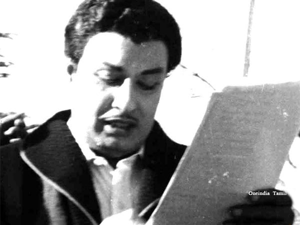 MGR's technique to save women in big crowd MGR's technique to save women in big crowd