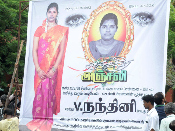பார்த்துப் பார்த்துக் கட்டினார்