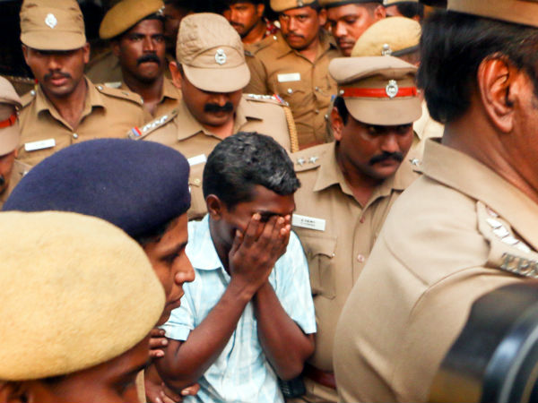 போலீஸ் விசாரணை தேவை