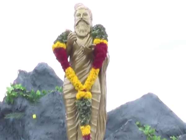 Thiruvlluvar statue abandoned in a park in Haridhwar Thiruvlluvar statue abandoned in a park in Haridhwar