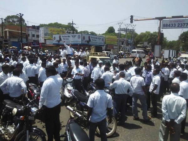 தமிழகம் முழுக்க வக்கீல்கள்