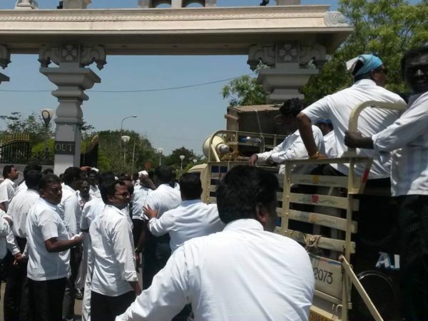 ஏராளமான வழக்கறிஞர்கள்