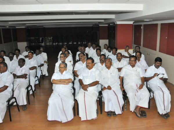மேயர் தேர்வு
