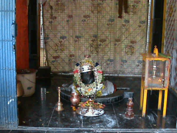 கூடாரம் அமைத்த பக்தர்கள்