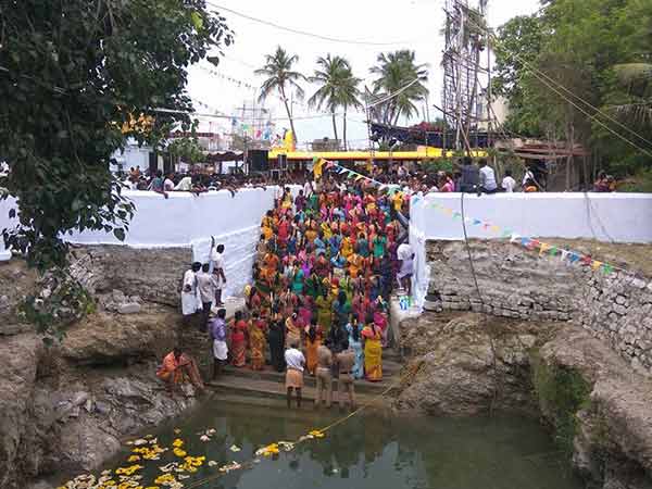 பொங்கல் வைத்துப் படையல்