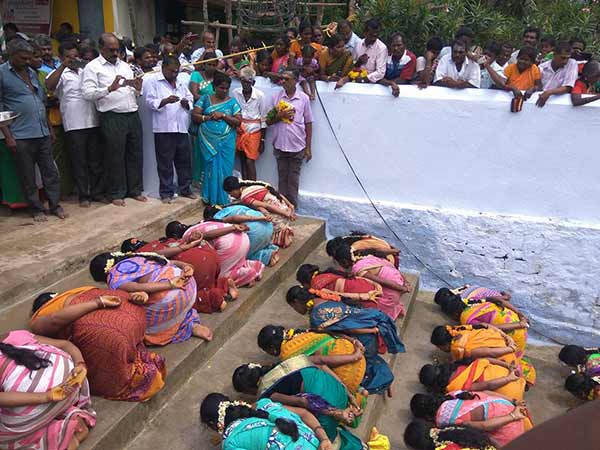 சிவனடியார்கள் வழங்கிய பிரசாதம்