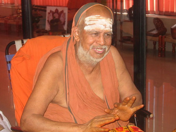 Kanchi seer Jayendrar Saraswathi admitted in Andhra hospital Kanchi seer Jayendrar Saraswathi admitted in Andhra hospital