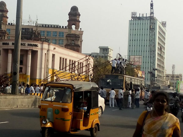 Fine and imprisonment for unlicensed banner in Chennai Fine and imprisonment for unlicensed banner in Chennai