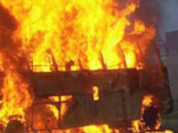 Fire at college buses, 3 buses fully burned Fire at college buses, 3 buses fully burned
