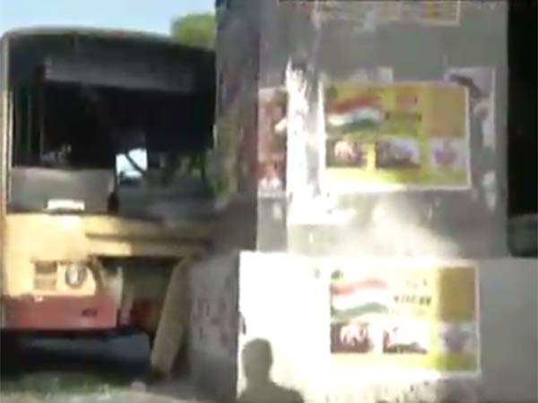 Govt bus hits Metro pillar in Chennai, 10 injured Govt bus hits Metro pillar in Chennai, 10 injured