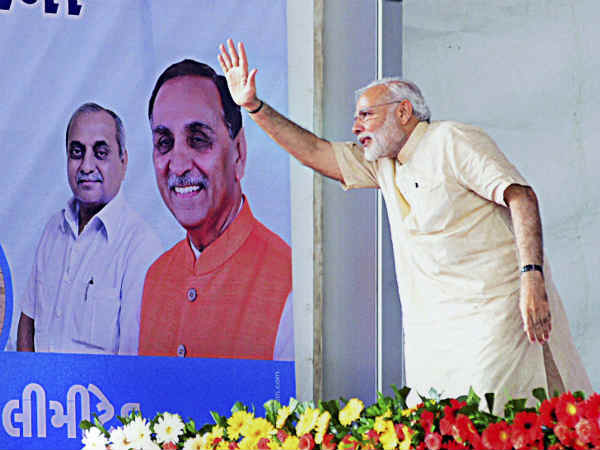 Modi’s alertness saved lives of cameramen Modi’s alertness saved lives of cameramen