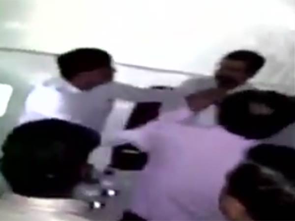 MLA slapping official in Maharashtra MLA slapping official in Maharashtra