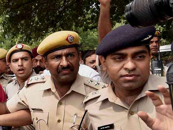 Eve teasers 50 persons arrested in Delhi Eve teasers 50 persons arrested in Delhi
