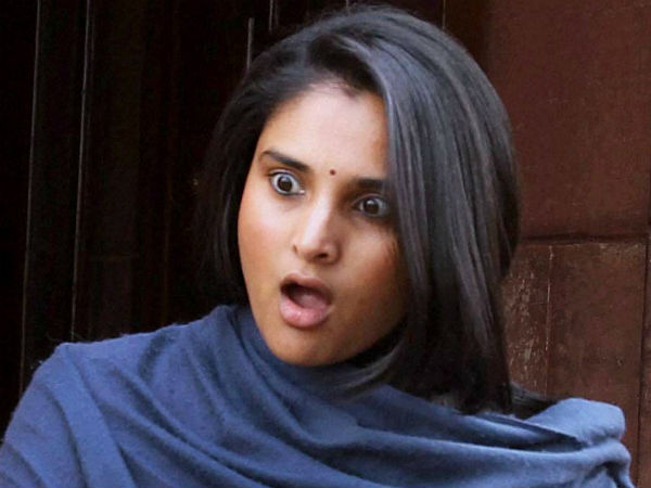 Actress ramya attacked by Vishwa Hindu Parishad activists Actress ramya attacked by Vishwa Hindu Parishad activists