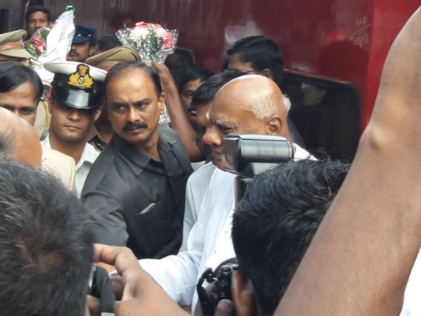 TN Governor Rosaiah to visit Courtallam TN Governor Rosaiah to visit Courtallam