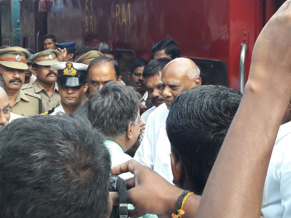 TN Governor Rosaiah to visit Courtallam TN Governor Rosaiah to visit Courtallam