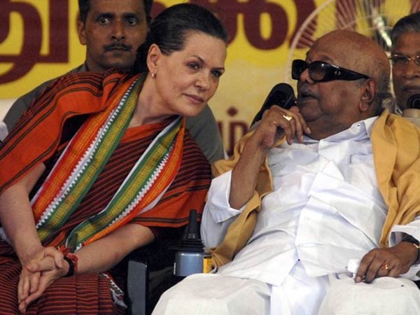 Karunanidhi request Rahul Gandhi to take care of Sonia Gandhi Karunanidhi request Rahul Gandhi to take care of Sonia Gandhi