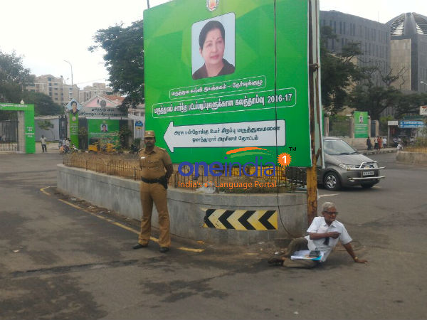Traffic Ramasamy protests seeking removal of Amma banners Traffic Ramasamy protests seeking removal of Amma banners