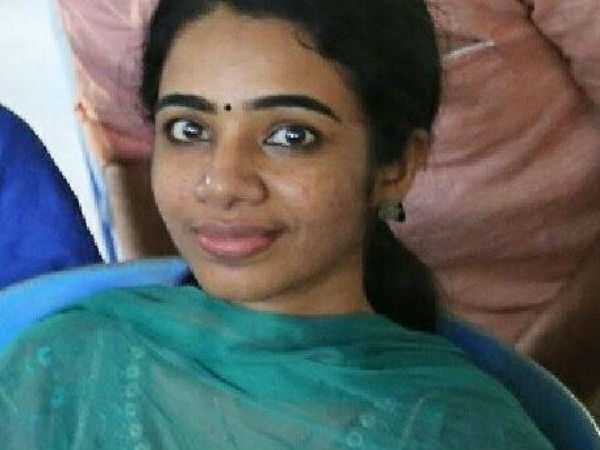 Kerala woman shuts up trolls who didn’t like her post on 14-second stare limit Kerala woman shuts up trolls who didn’t like her post on 14-second stare limit