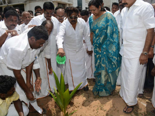 Vijayakanth 65th birthday celebrates Pasumai Tamilagam Vijayakanth 65th birthday celebrates Pasumai Tamilagam