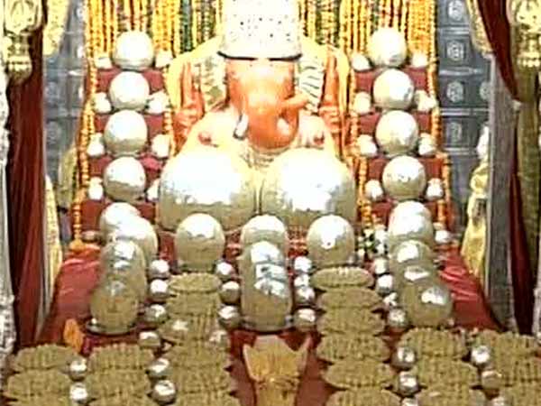 பக்தர்களுக்கு லட்டு